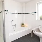Reetdachhaus 1, Inkl 2 Parkplaetze *