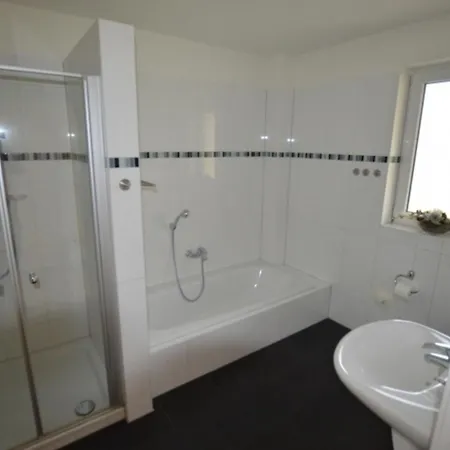 Reetdachhaus 1, Inkl 2 Parkplaetze