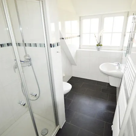 Reetdachhaus 1, Inkl 2 Parkplaetze Feriehus *