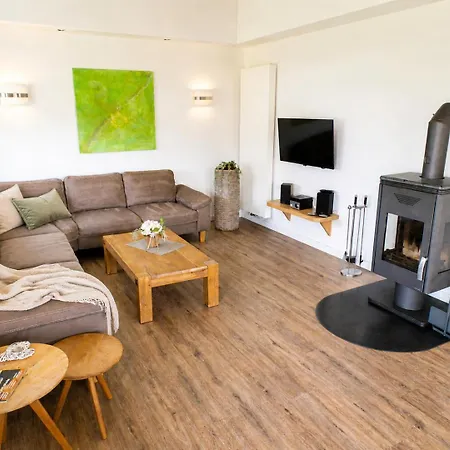 Reetdachhaus 1, Inkl 2 Parkplaetze Hébergement de vacances *