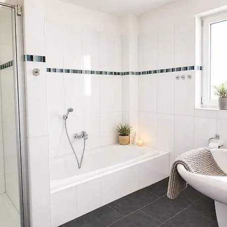 Reetdachhaus 1, Inkl 2 Parkplaetze *